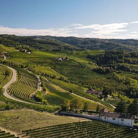 Luna Di Langa Alba (Piedmont)